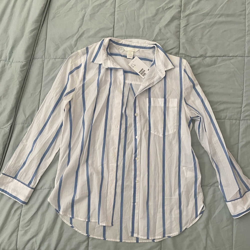 SOLD New Women Shirt , Size 4